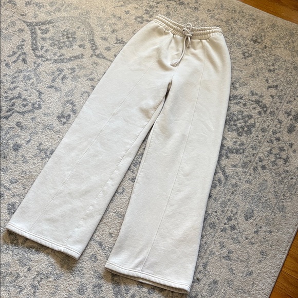 Zara Cozy Cream Sweatpants - Picture 2 of 13